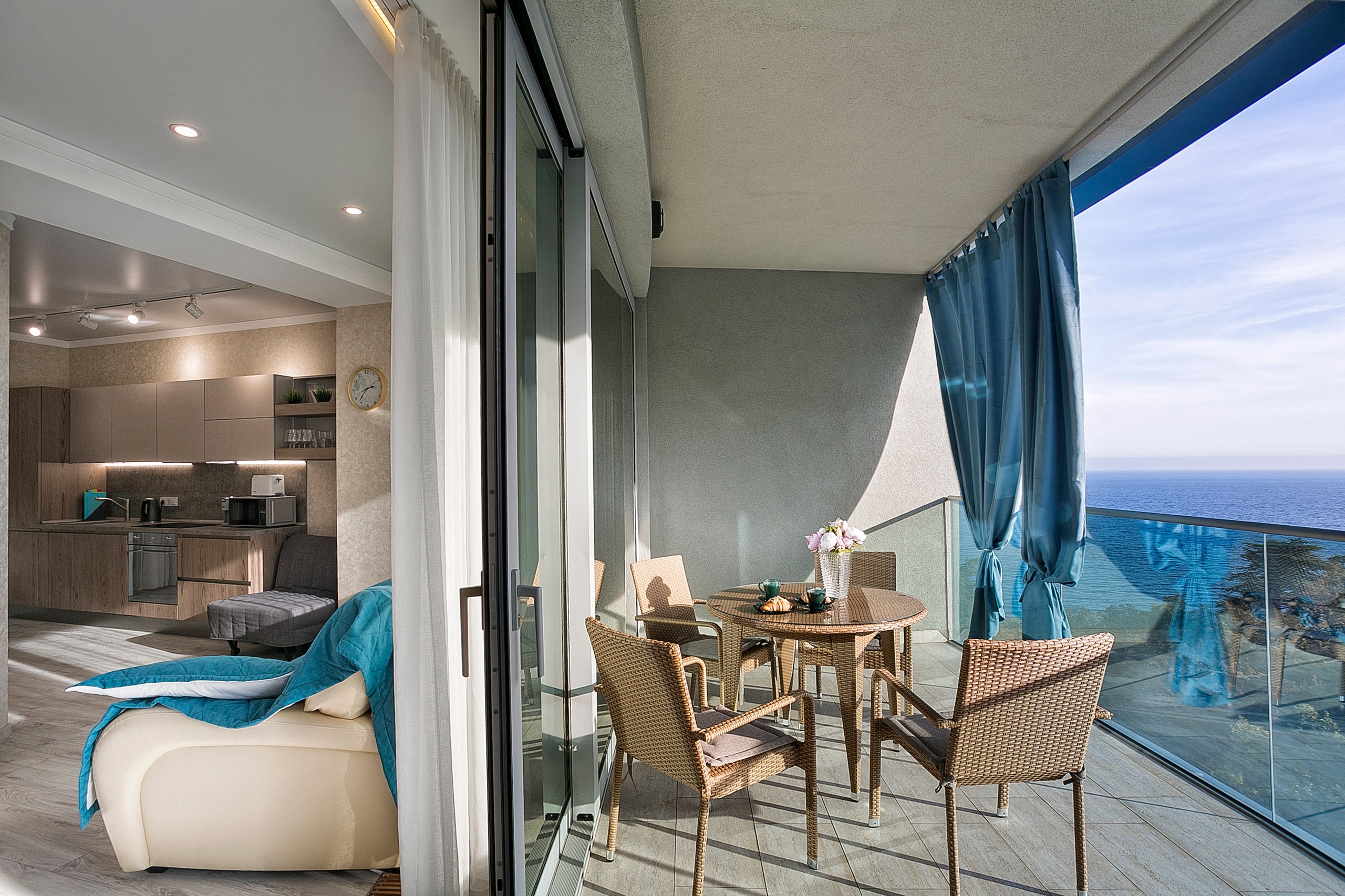 Ялта, Зазеркалье, 3-комн., 80 м², с террасой/балконом